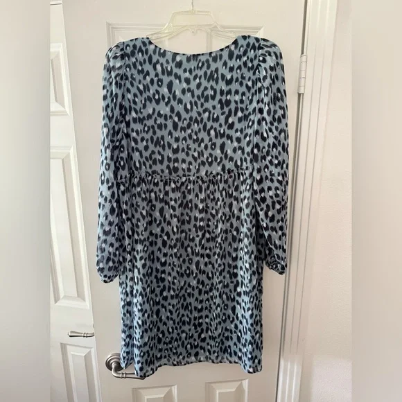 Ann Taylor Loft Maternity Blue Leopard Print V-Neck Swing Dress - Picture 4 of 6